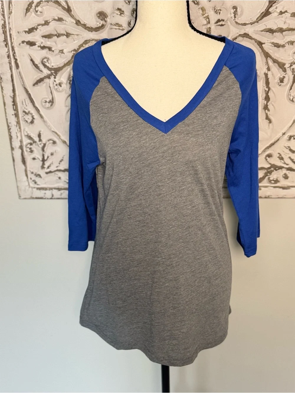 Kavio Gray & Royal Blue Raglan Baseball Tee Size Medium